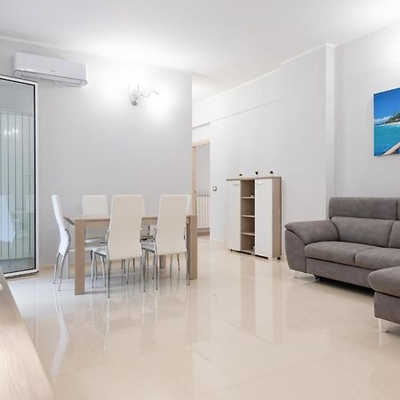 Modern Flat 250 Mt From The Sea - Albissola Marina Apartment Exterior photo